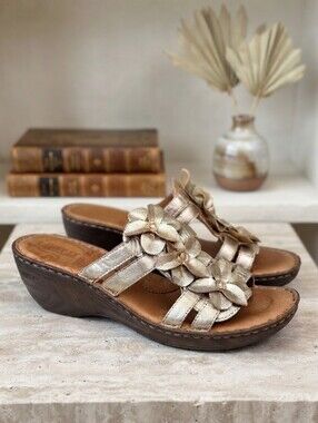 Born Gold Metallic Floral Wedge Sandals Faux Wood Heel Sz 11 Boho Fairycore Y2K